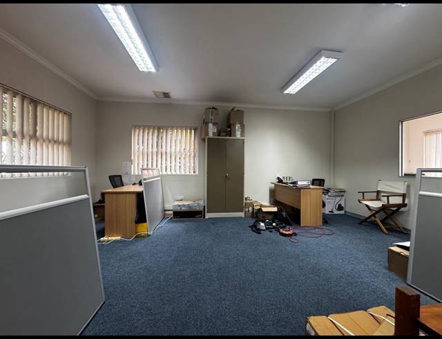 77M² OFFICE TO LET IN MOUNT EDGECOMBE